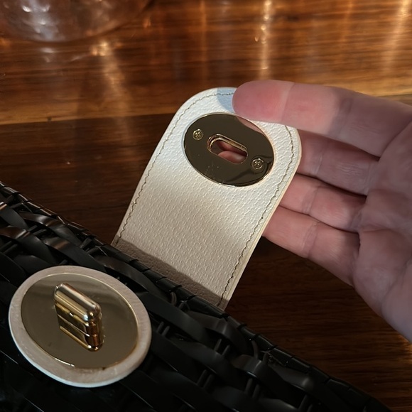 Kate Spade Jude Cherbourg black wicker bag. Cotton lining. Euc turn lock closure - Picture 2 of 14